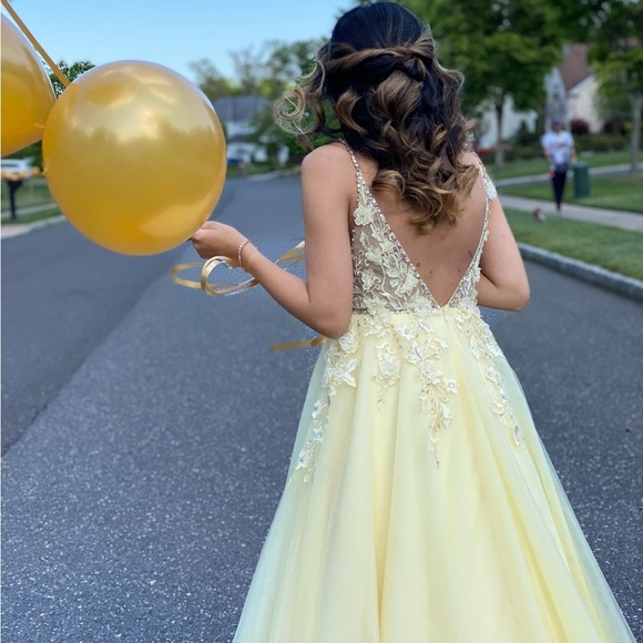 Mac Duggal yellow chiffon gown - Picture 11 of 11